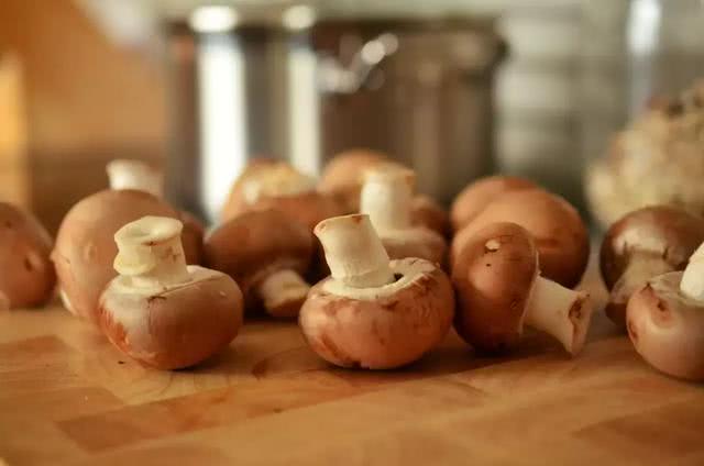菌菇养人，这5种菇你要多吃！养胃降脂又补血，好处多