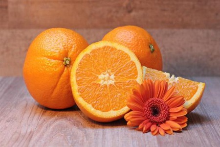 橙子的五大功效与作用，每天吃一个橙子维生素C美白肌肤